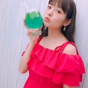 抱堇了!今日份的上坂堇,看着都觉得能清凉夏天