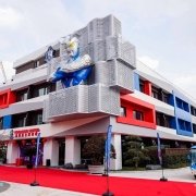 上海海昌海洋公园奥特曼主题酒店开启试营业 赛罗奥特曼雕塑冲击“最大奥特曼”吉尼斯世界纪录成功