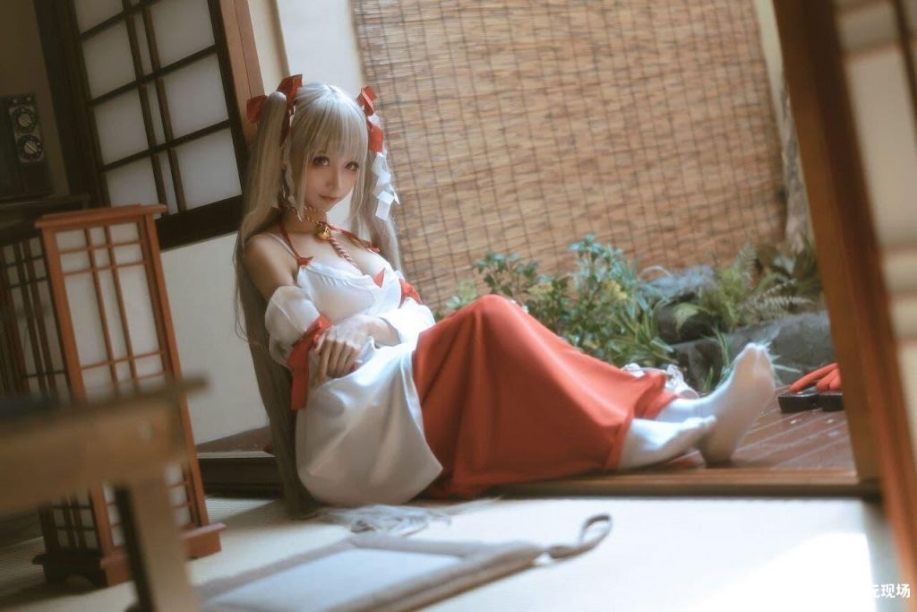 夏日神社巫女露乳 蠢沫沫 碧蓝航线 可畏号巫女装cos 二次元现场