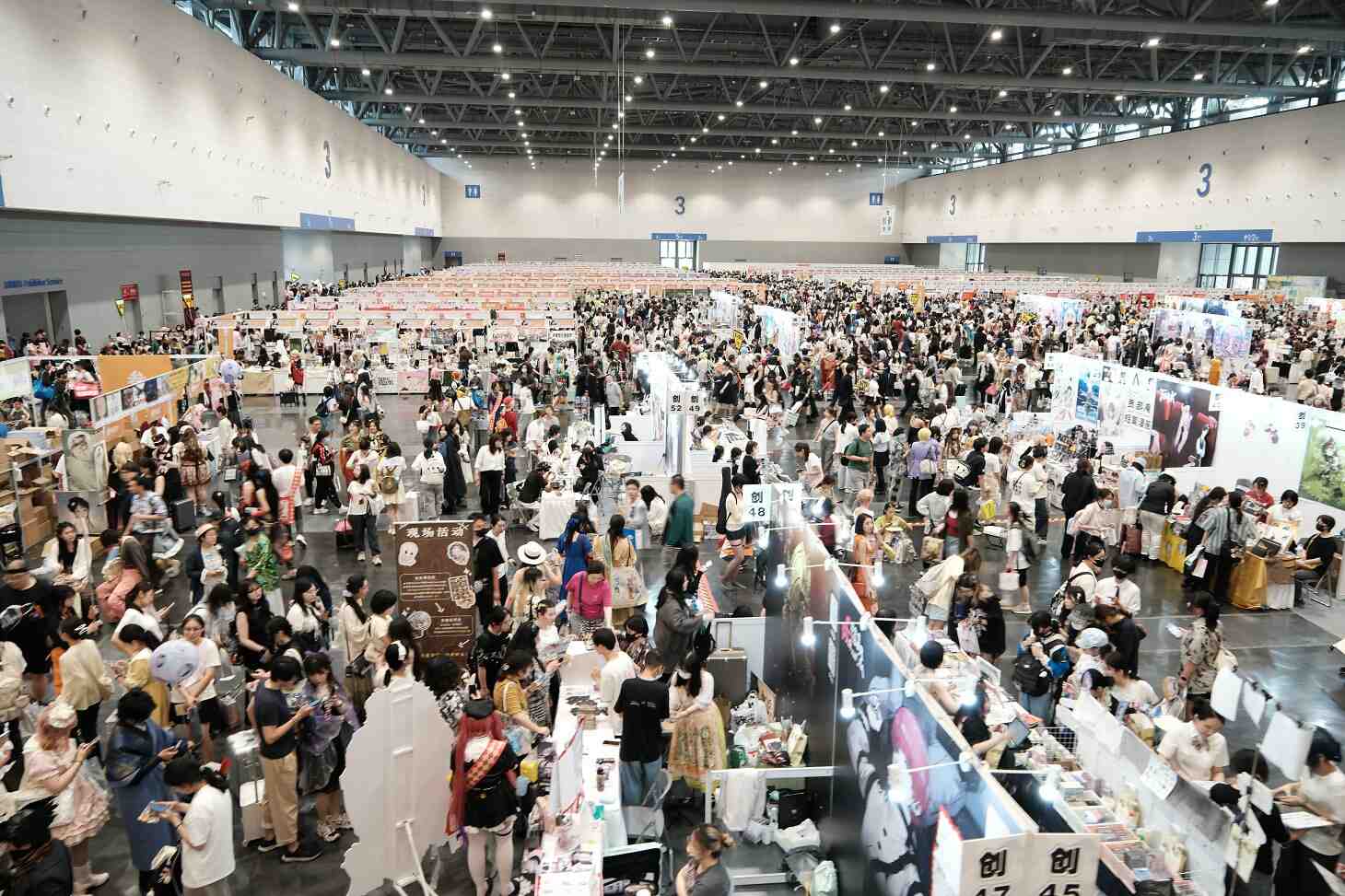 杭州CP31漫展无疑是一场二次元文化的盛宴，其成功举办不仅体现在规模与影响力上，更在商业馆运营、观众体验及城市文化融合等多个维度树立了新标杆。