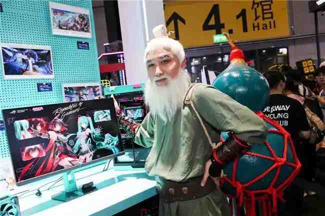 ROG 绝神 RO姬x初音未来版电竞显示器与双模新品BW2025首秀！