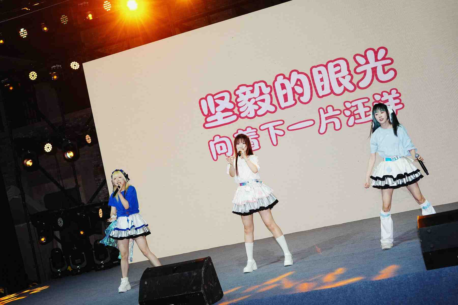 真白花音、白金室内乐团等嘉宾闪现苏河湾万象天地，燃爆热爱次元动漫运动主题草地音乐节！