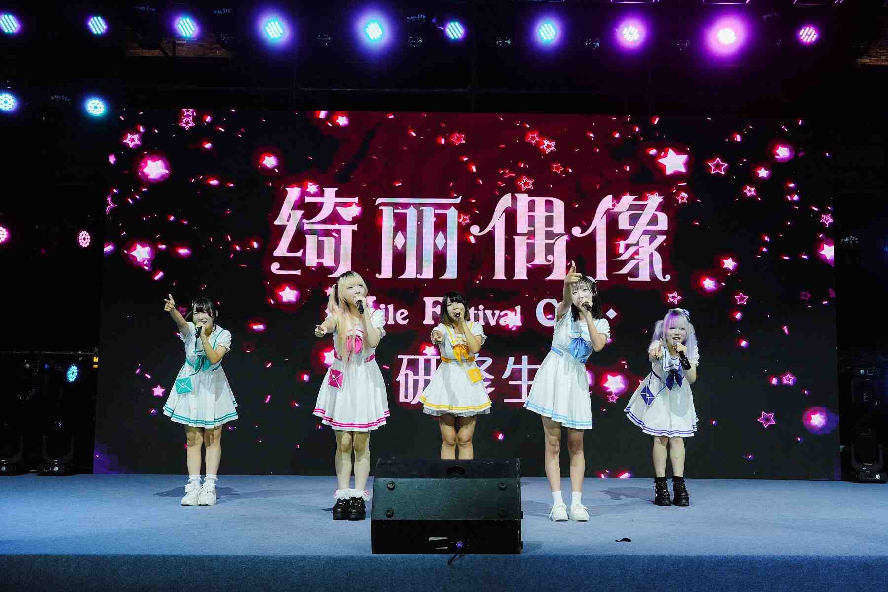 真白花音、白金室内乐团等嘉宾闪现苏河湾万象天地，燃爆热爱次元动漫运动主题草地音乐节！