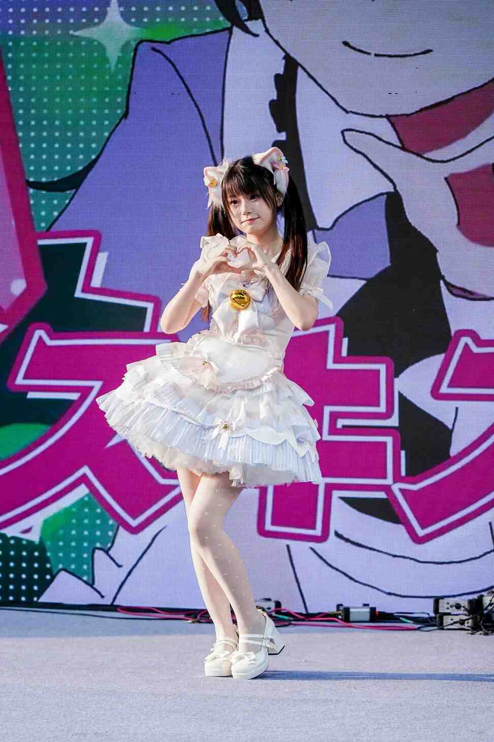 真白花音、白金室内乐团等嘉宾闪现苏河湾万象天地，燃爆热爱次元动漫运动主题草地音乐节！
